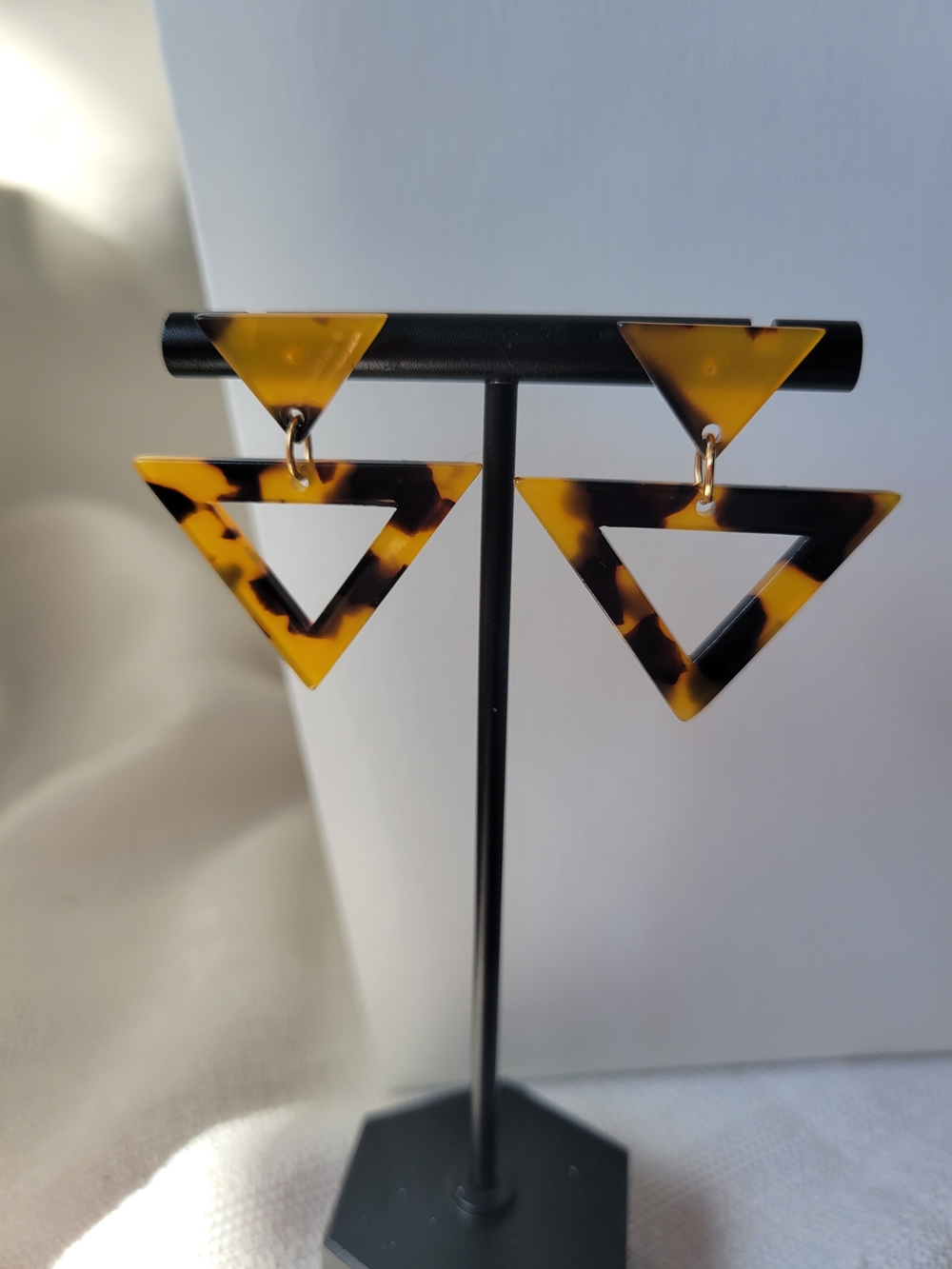 5/ $25 💎Tortoiseshell Triangle Drop Earrings